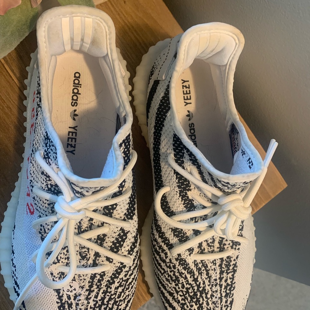 Yeezy Boost 350 V2 “zebra” - Picture 4 of 9